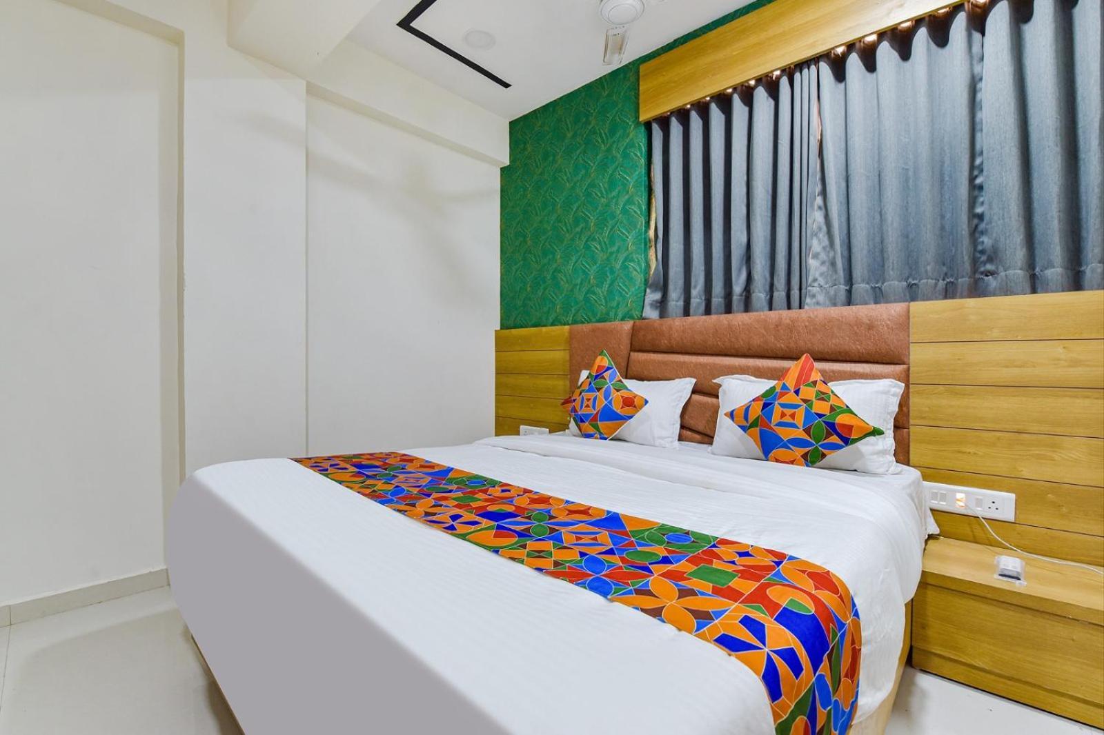 Hotel Green Tree Ahmedabad Buitenkant foto