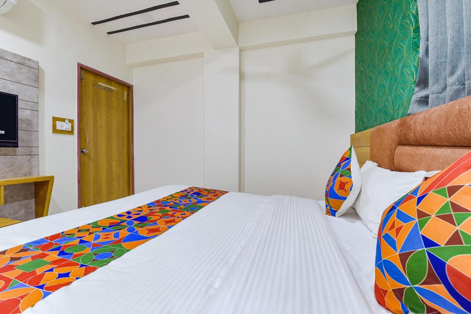 Hotel Green Tree Ahmedabad Buitenkant foto