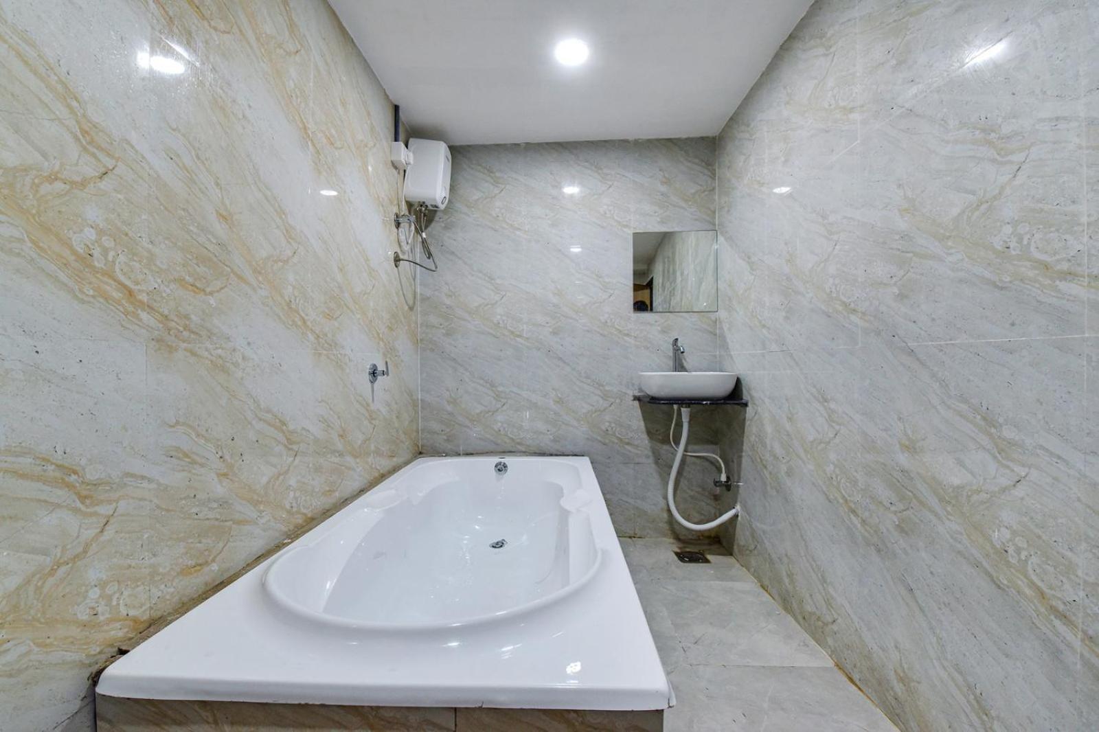 Hotel Green Tree Ahmedabad Buitenkant foto
