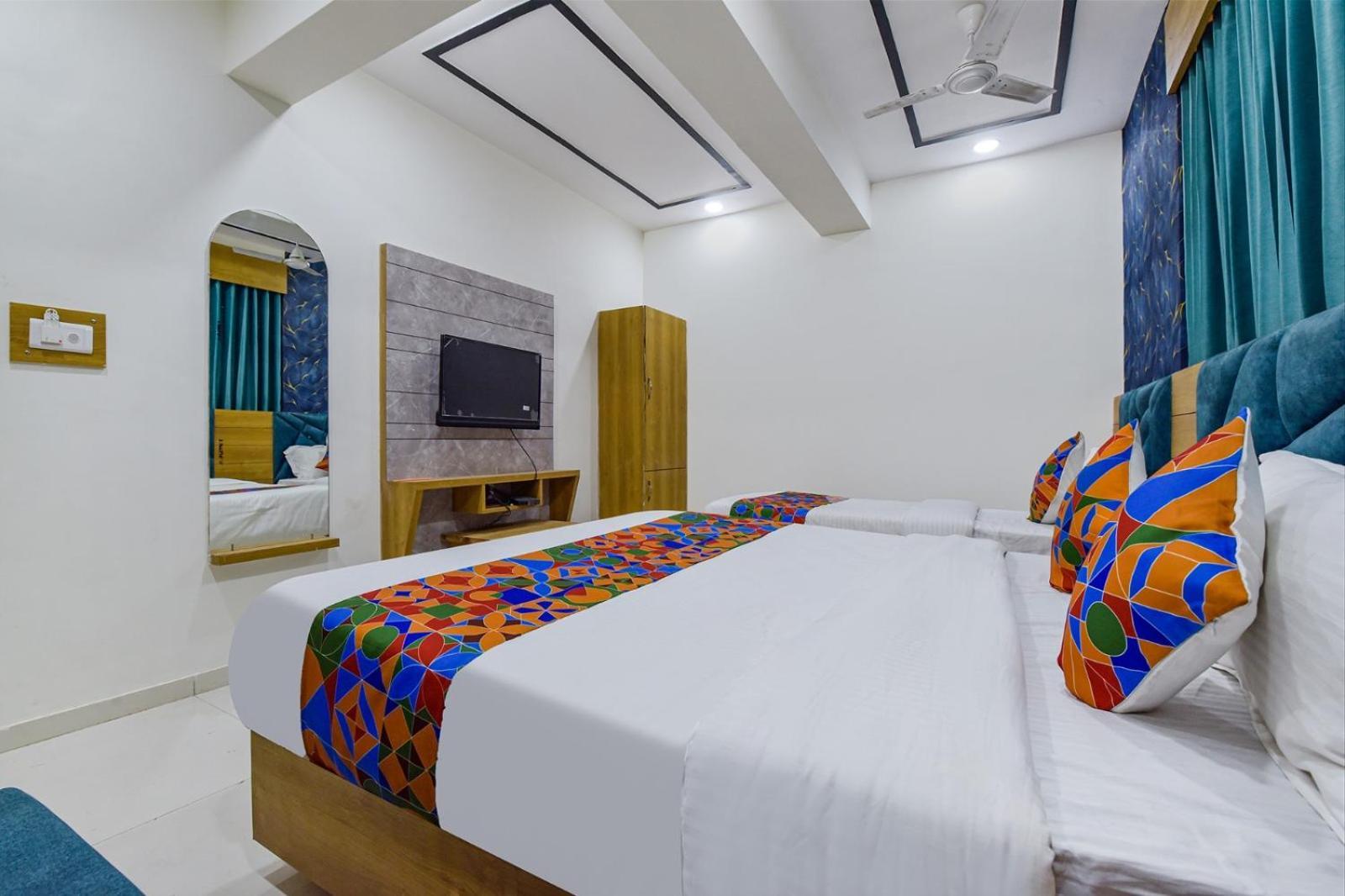 Hotel Green Tree Ahmedabad Buitenkant foto