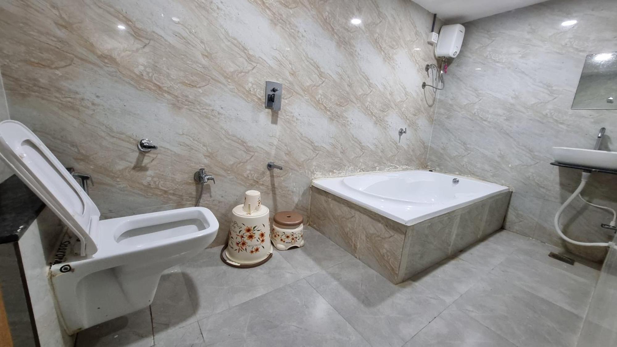 Hotel Green Tree Ahmedabad Buitenkant foto
